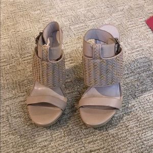 BCBG MAXAZRIA - mave sandals wedges 7 1/2